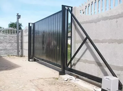 Сдвижные ворота на винтовых сваях